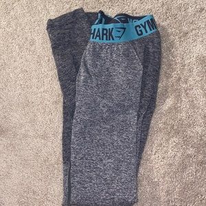 Gym shark leggings
